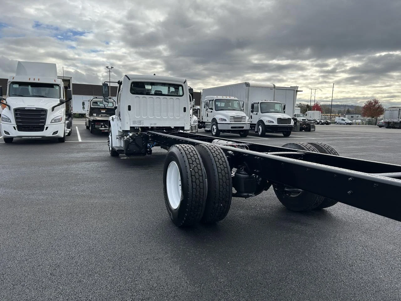 2025 Freightliner M2 106 in Mount Vernon, WA — photo 2