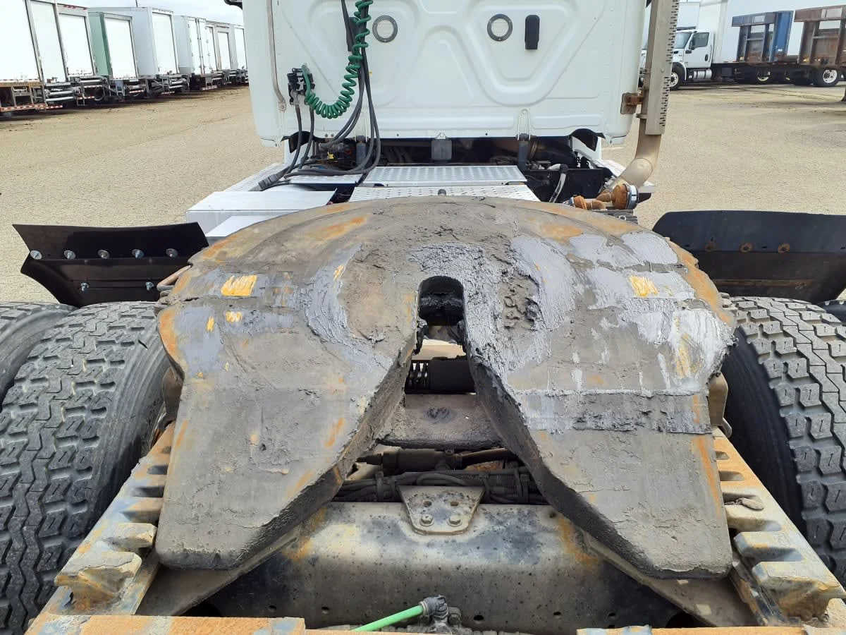 2018 Freightliner Cascadia - image 11