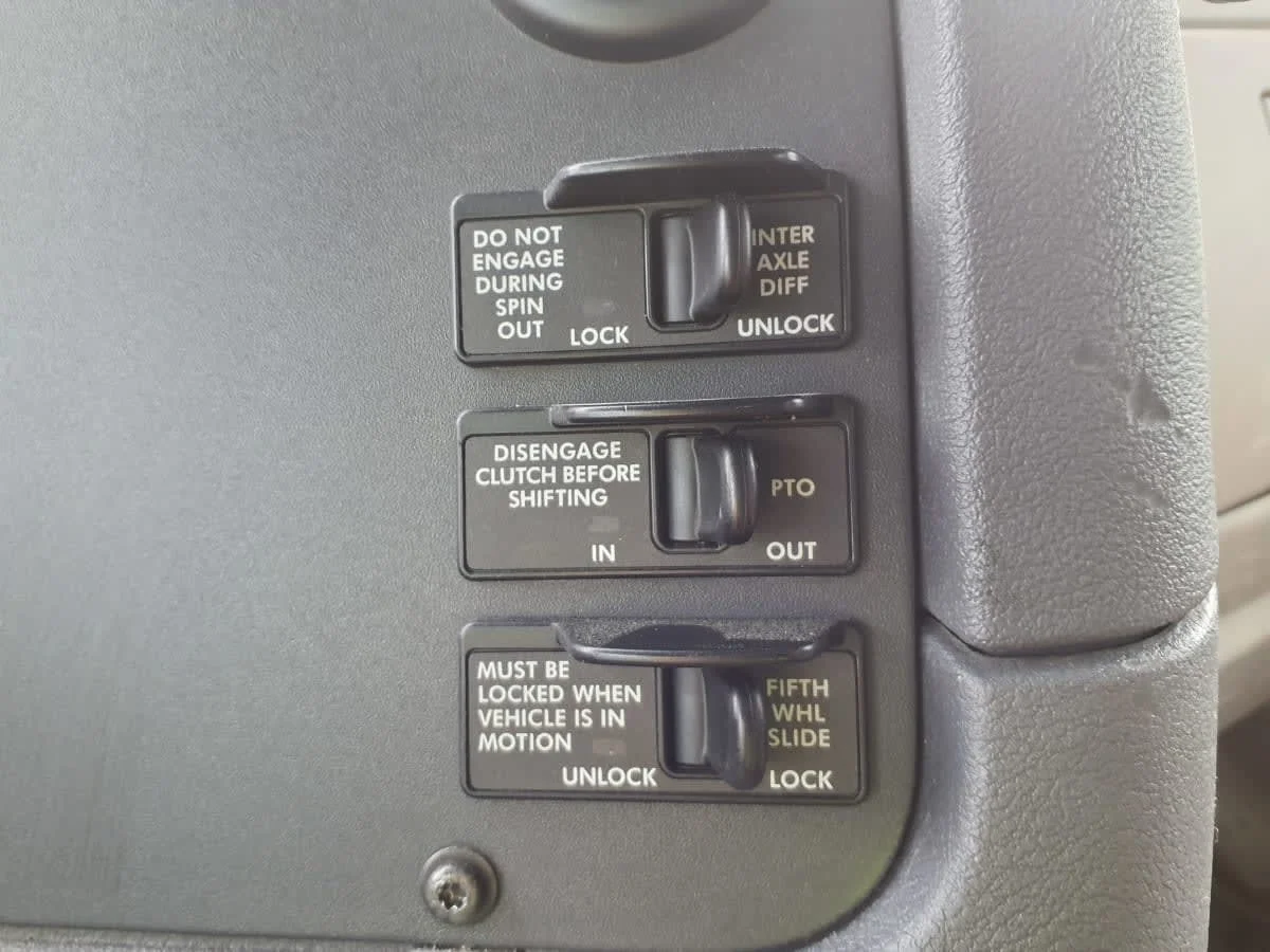 2018 Freightliner Cascadia - image 10