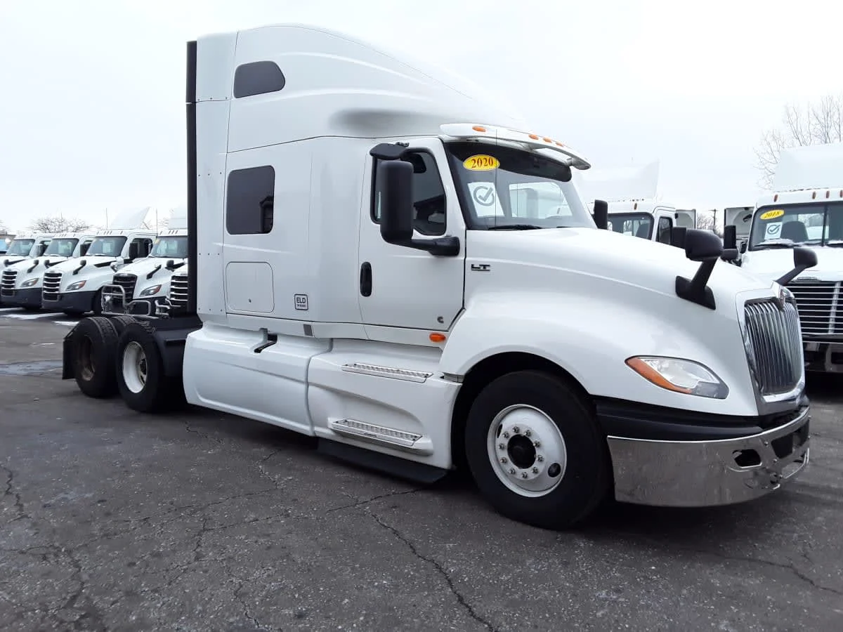 2020 International LT - image 3