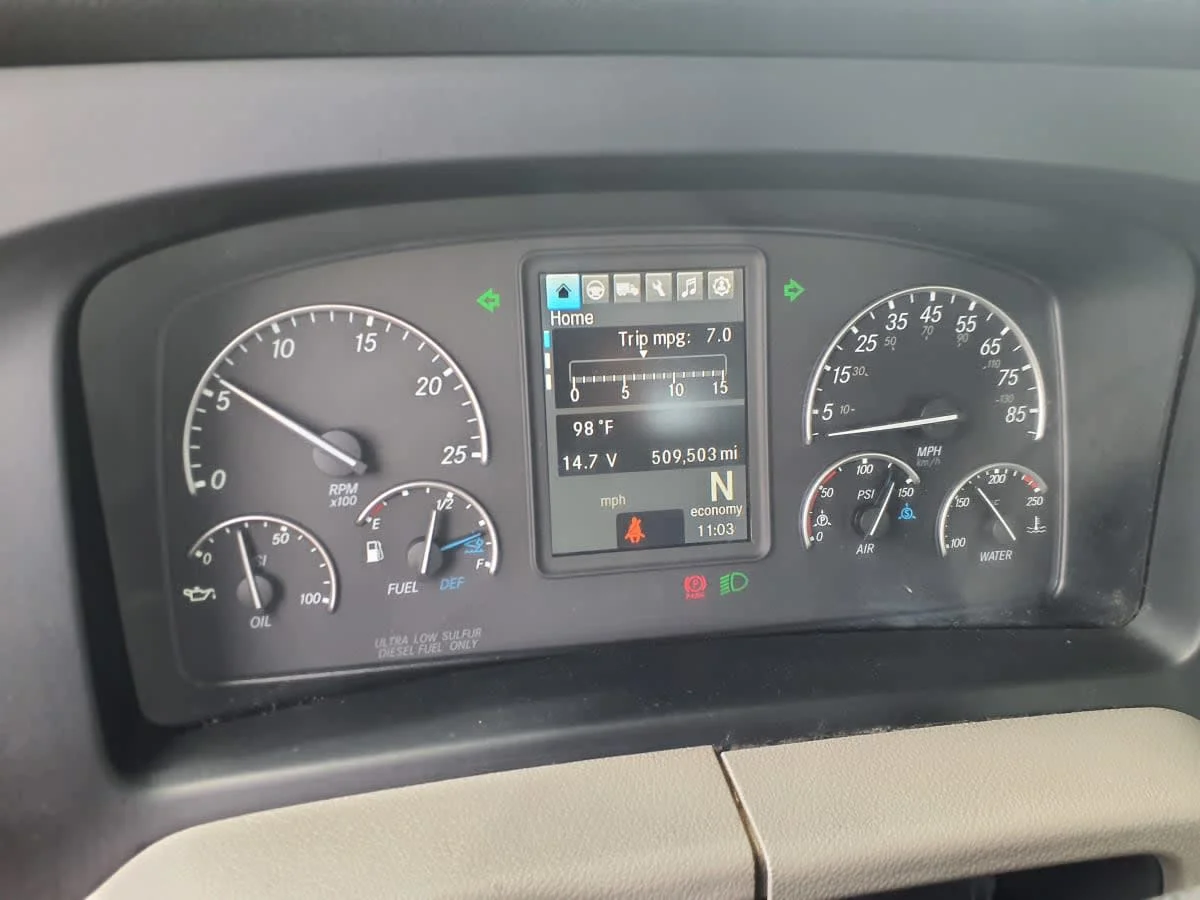 2019 Freightliner Cascadia - image 9