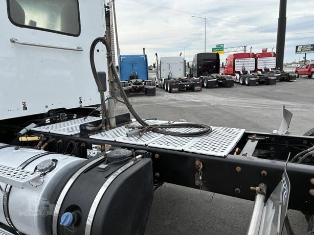 2018 Kenworth T880 - image 15