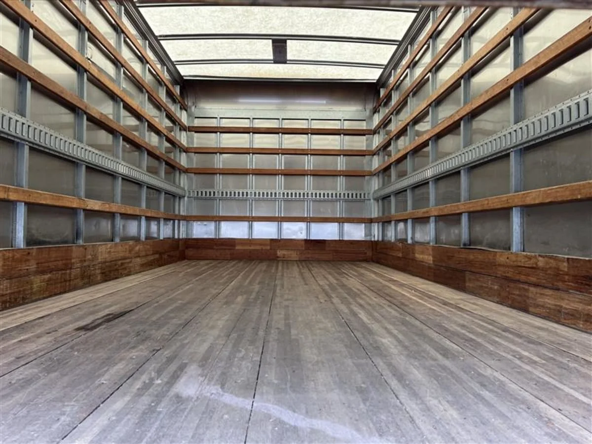 2019 Isuzu NPR - image 8