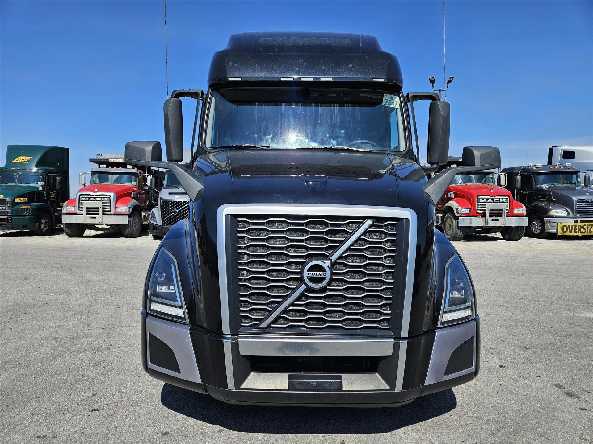 2022 Volvo VNL 760 - image 8