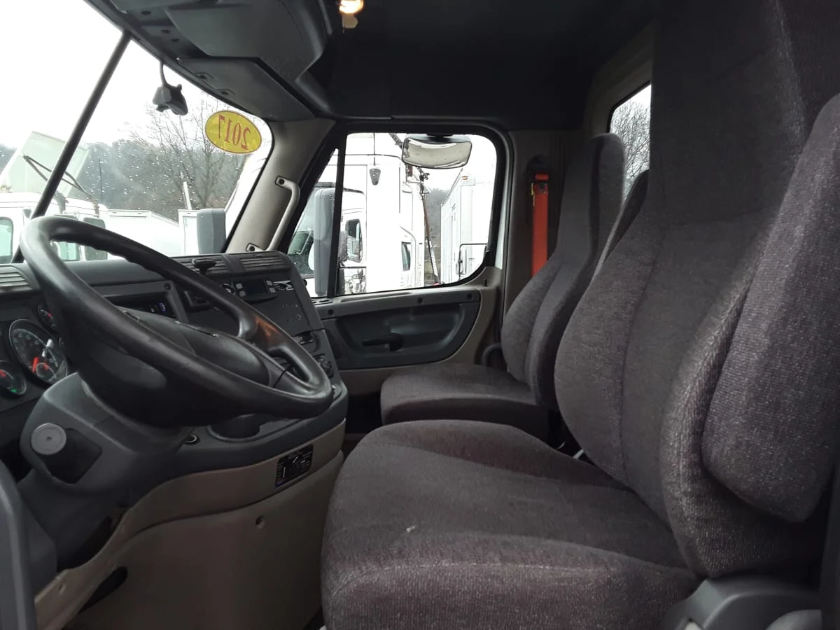 2017 Freightliner Cascadia - image 11