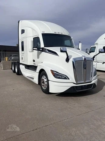 2023 Kenworth T680 in Location: Fontana, CA — photo 3