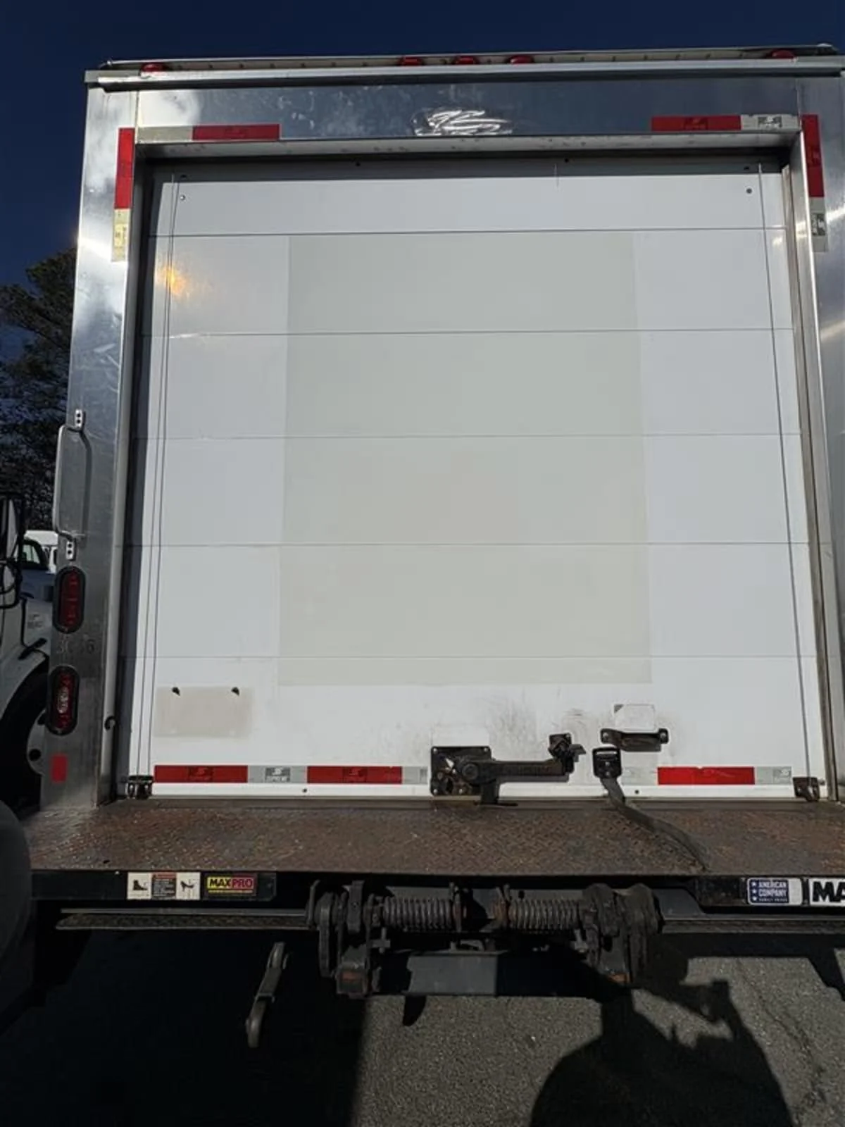 2019 Isuzu NRR in Ashland, VA — photo 5