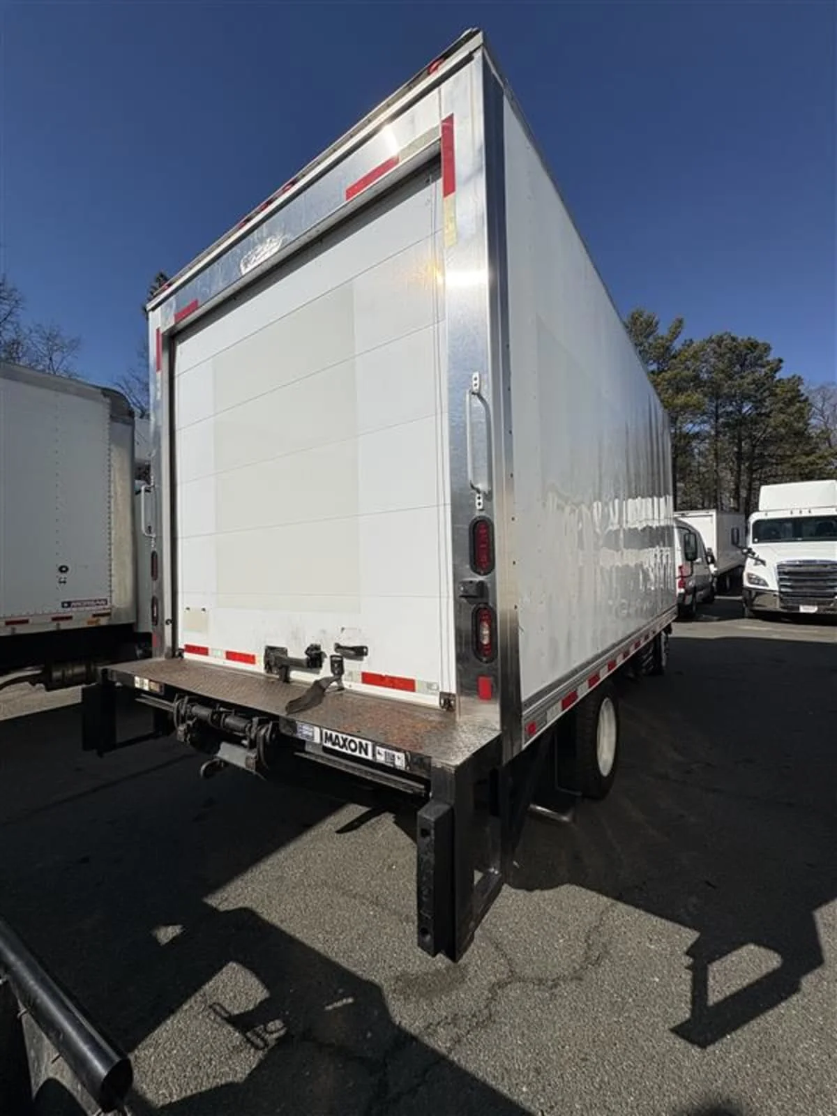 2019 Isuzu NRR in Ashland, VA — photo 4