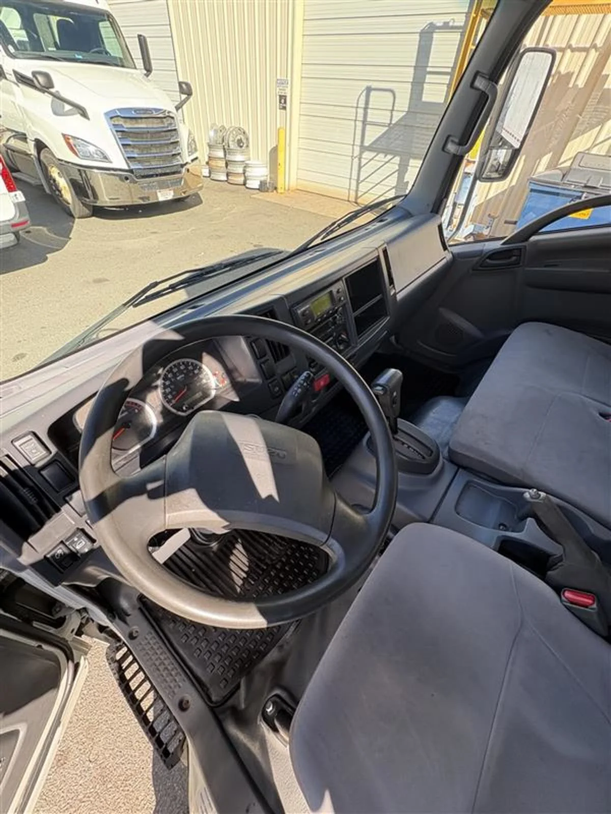 2019 Isuzu NRR in Ashland, VA — photo 8
