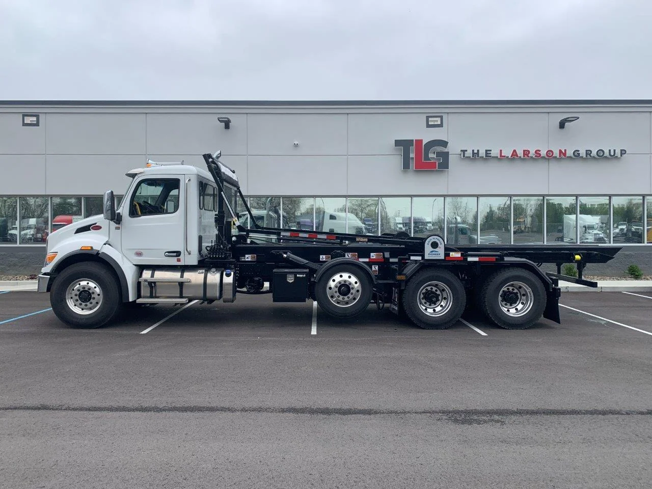 2025 Peterbilt 548 in Louisville, KY — photo 3