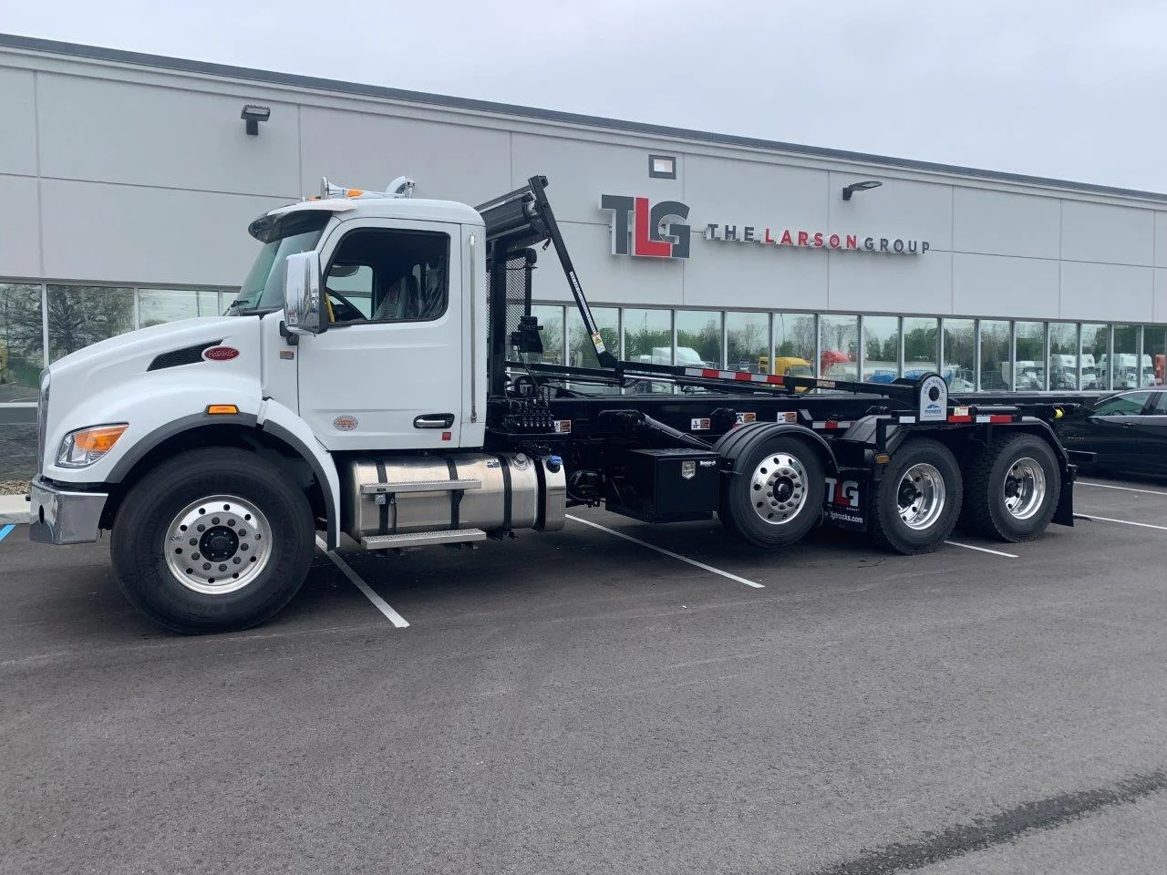 2025 Peterbilt 548 in Louisville, KY — photo 2