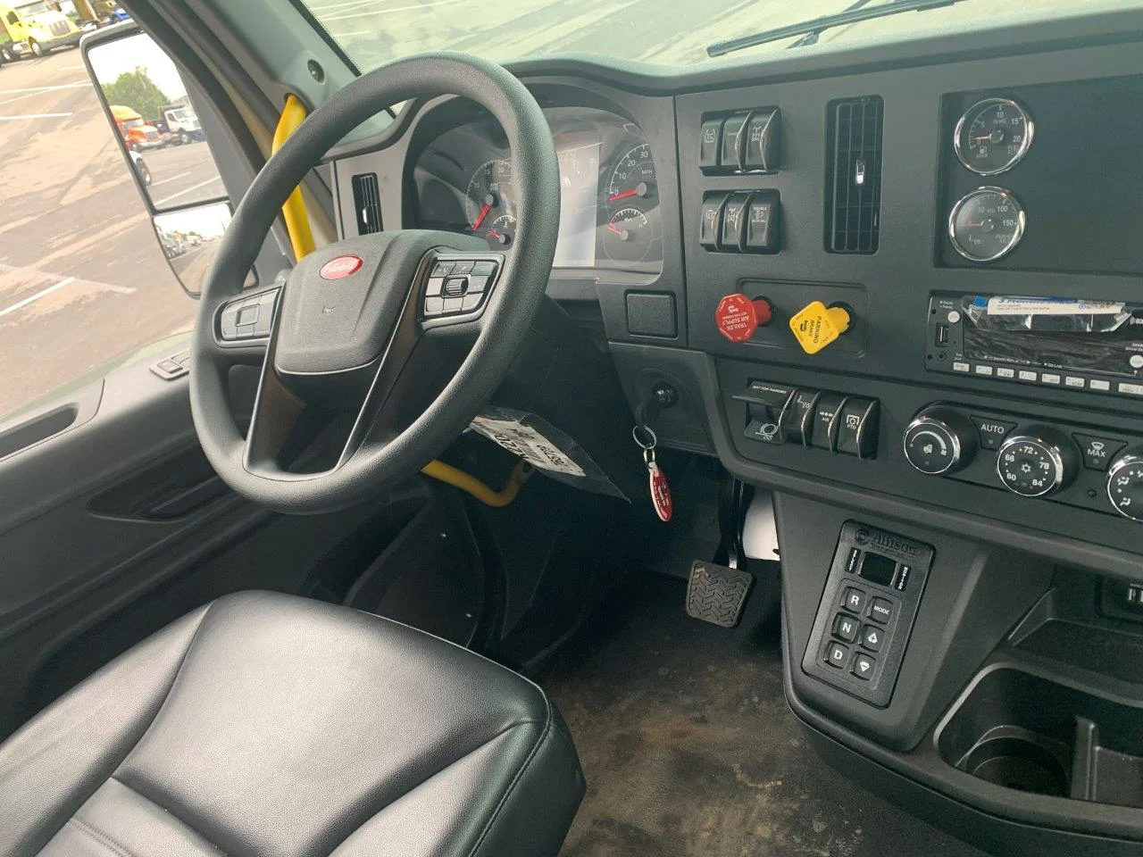 2025 Peterbilt 548 in Louisville, KY — photo 14
