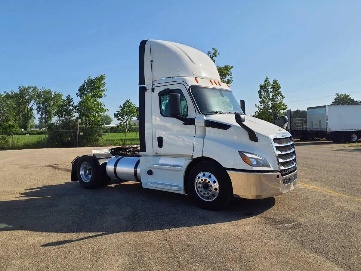 2020 Freightliner Cascadia in Wayland, MI — photo 3