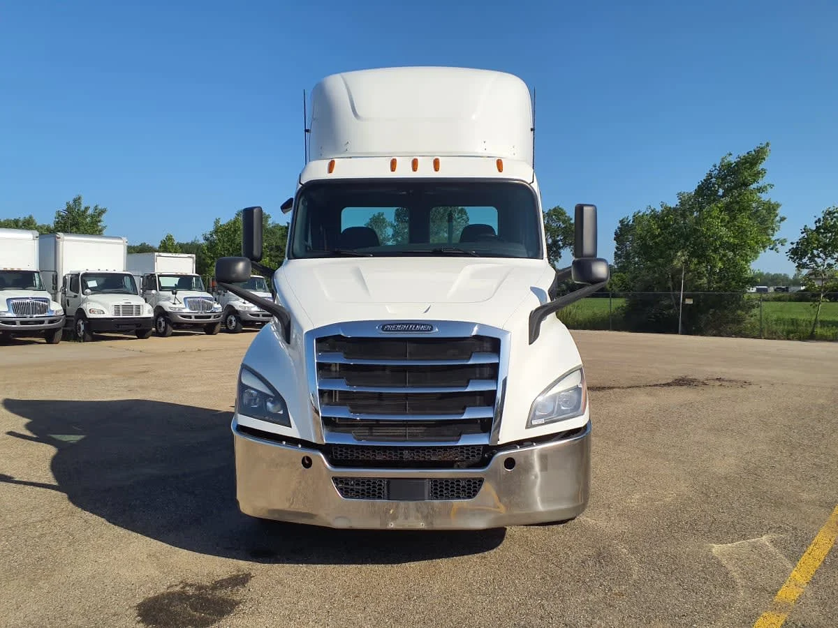 2020 Freightliner Cascadia in Wayland, MI — photo 2