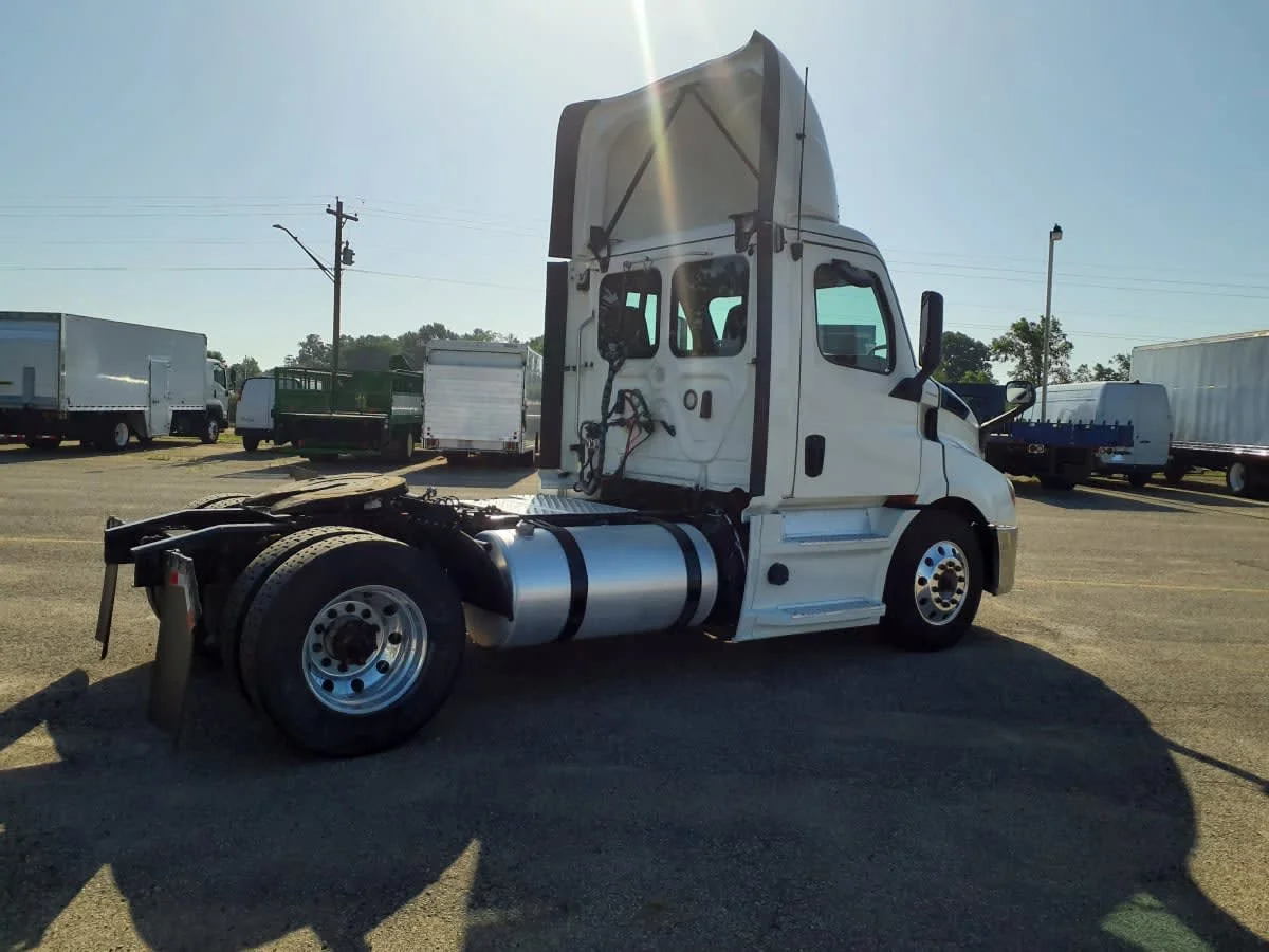 2020 Freightliner Cascadia in Wayland, MI — photo 4