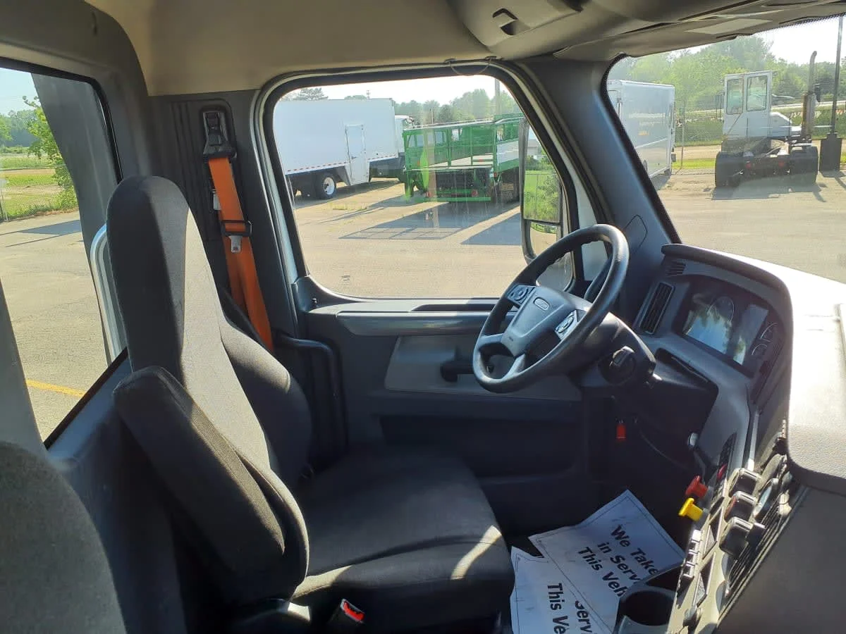2020 Freightliner Cascadia in Wayland, MI — photo 7