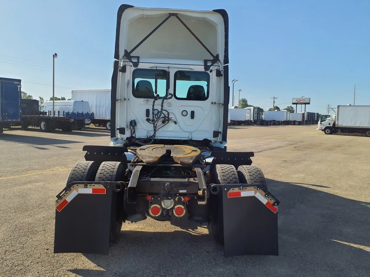 2020 Freightliner Cascadia in Wayland, MI — photo 5