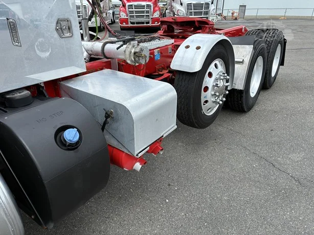 2023 Peterbilt 389 - image 15