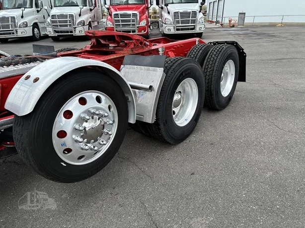 2023 Peterbilt 389 - image 17