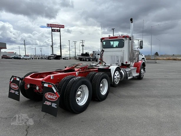 2023 Peterbilt 389 - image 5