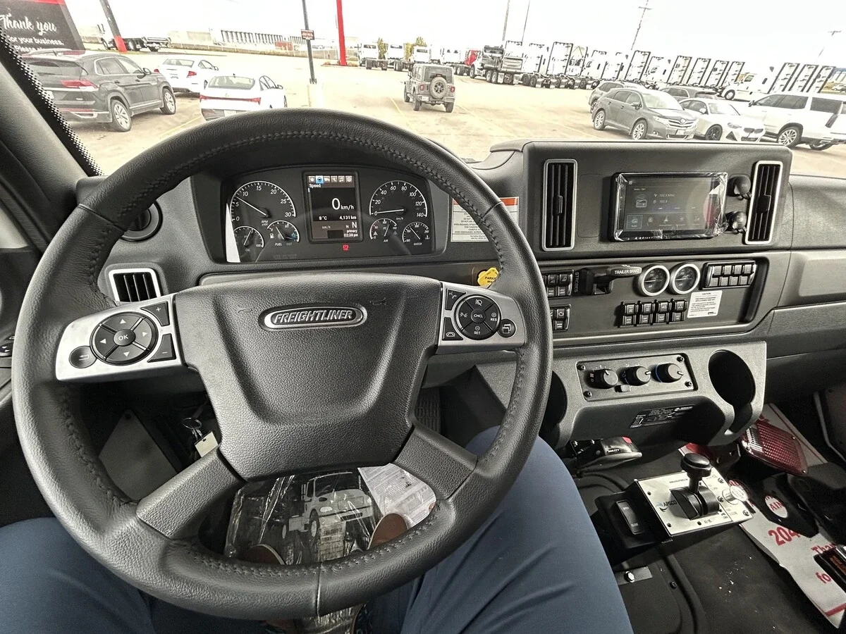 2026 Freightliner M2 106 — photo 10