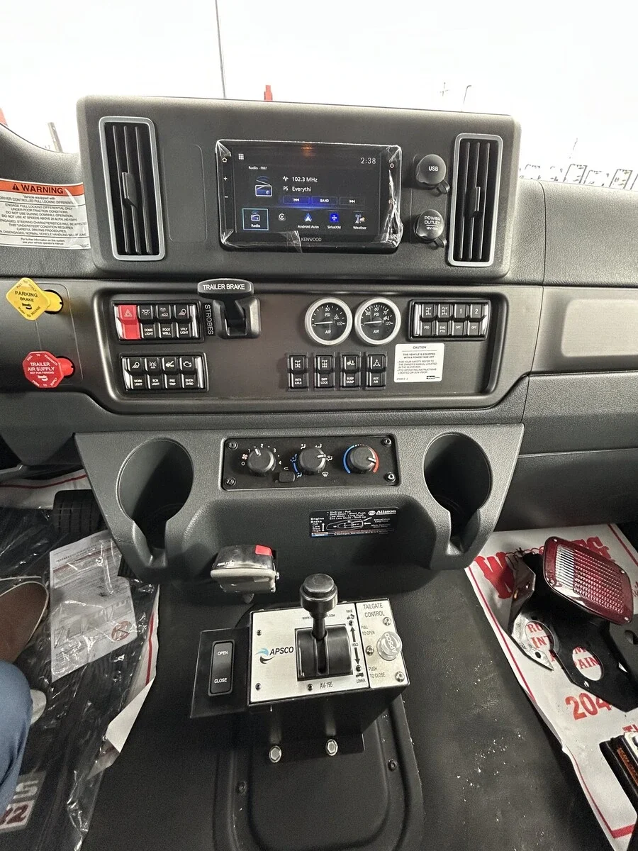2026 Freightliner M2 106 — photo 12