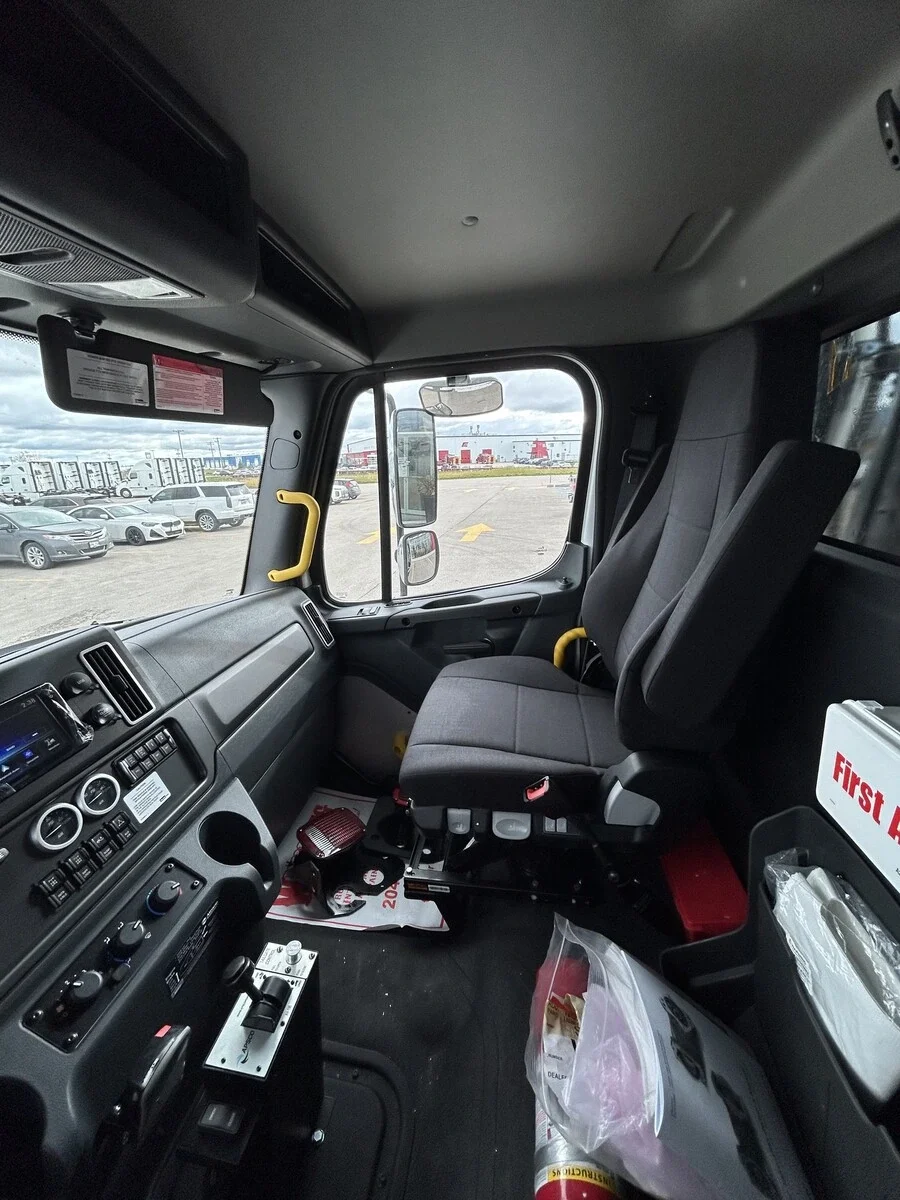 2026 Freightliner M2 106 — photo 11