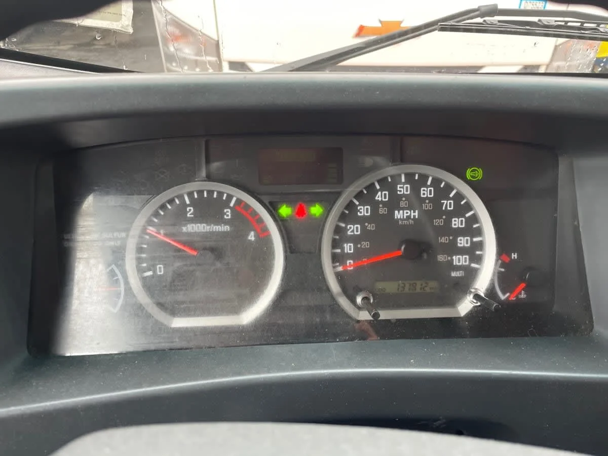 2019 Isuzu NQR in Farmingdale, NY — photo 10