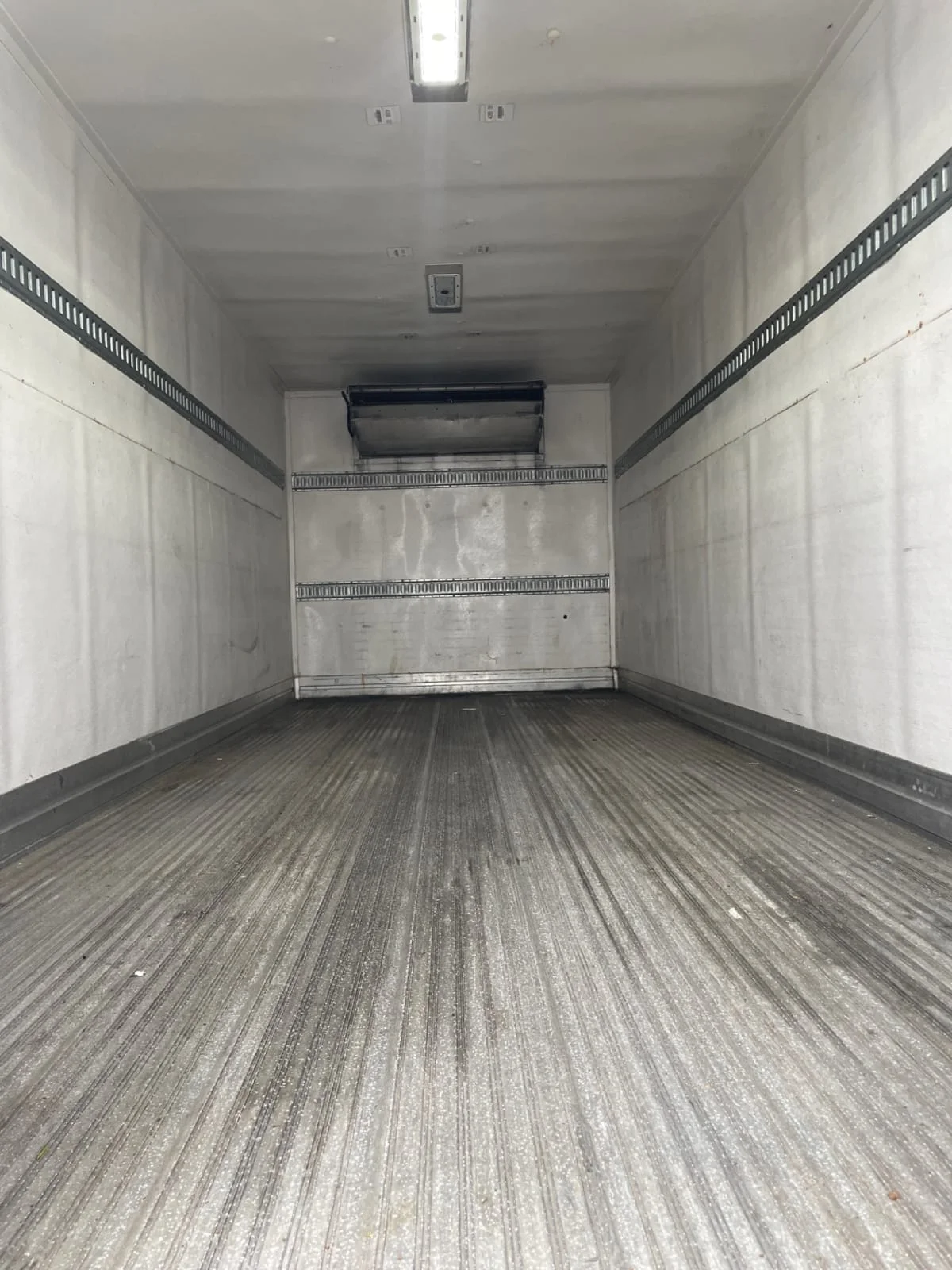 2019 Isuzu NQR in Farmingdale, NY — photo 9