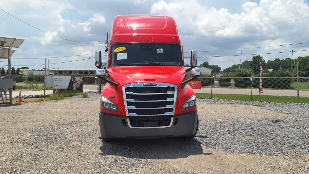 2021 Freightliner Cascadia in Birmingham, AL — photo 2