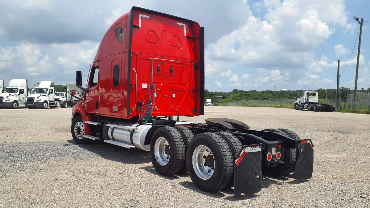 2021 Freightliner Cascadia in Birmingham, AL — photo 6