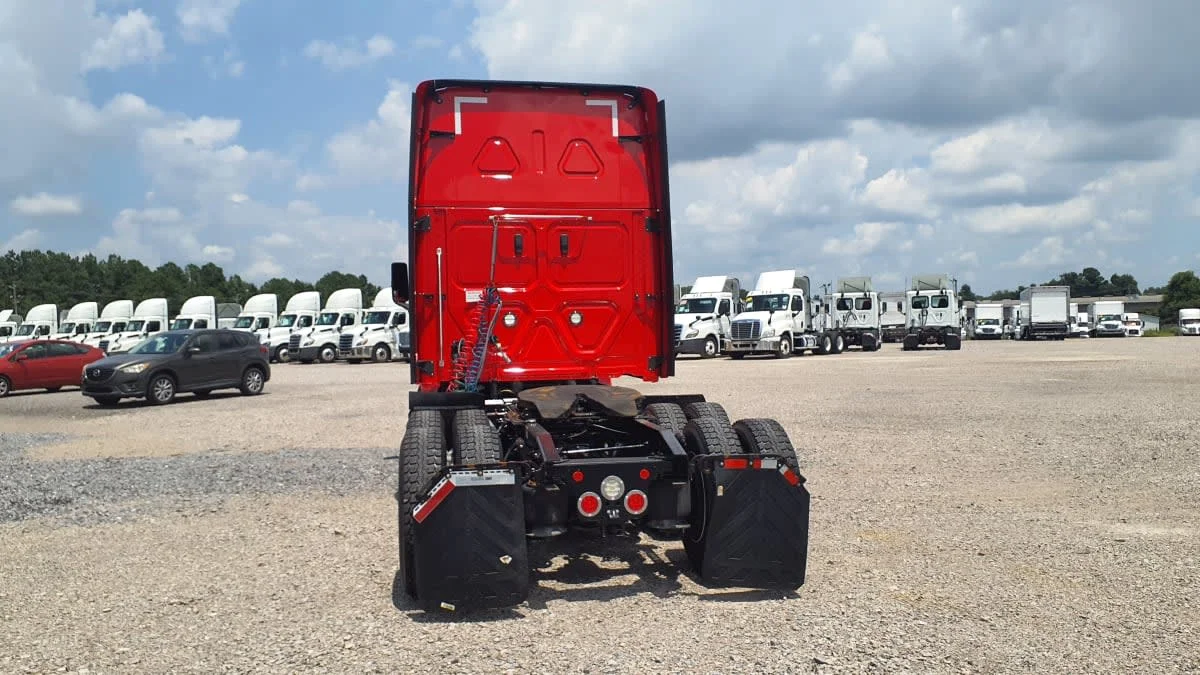 2021 Freightliner Cascadia in Birmingham, AL — photo 5