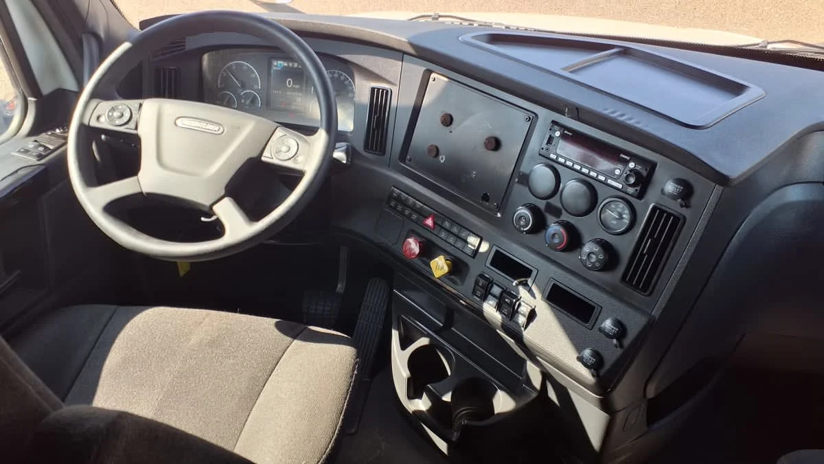 2023 Freightliner Cascadia in Phoenix, AZ — photo 7