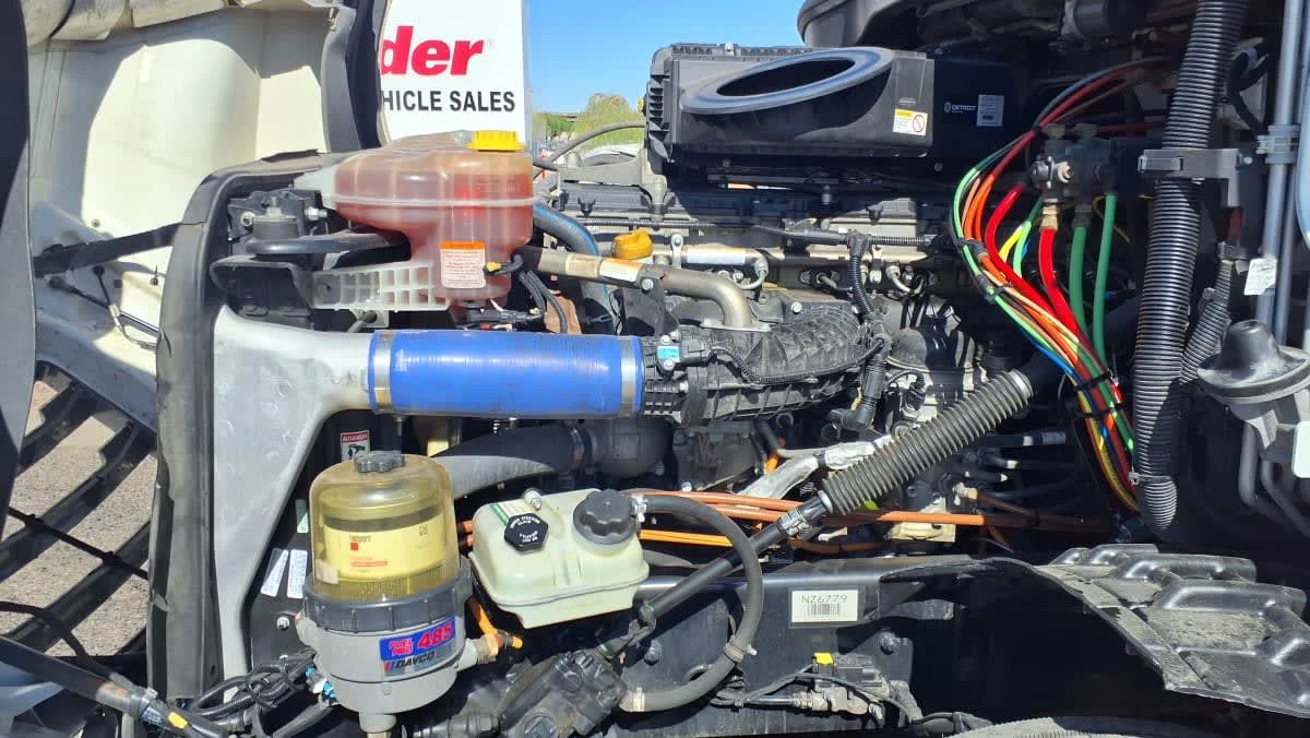 2023 Freightliner Cascadia in Phoenix, AZ — photo 9