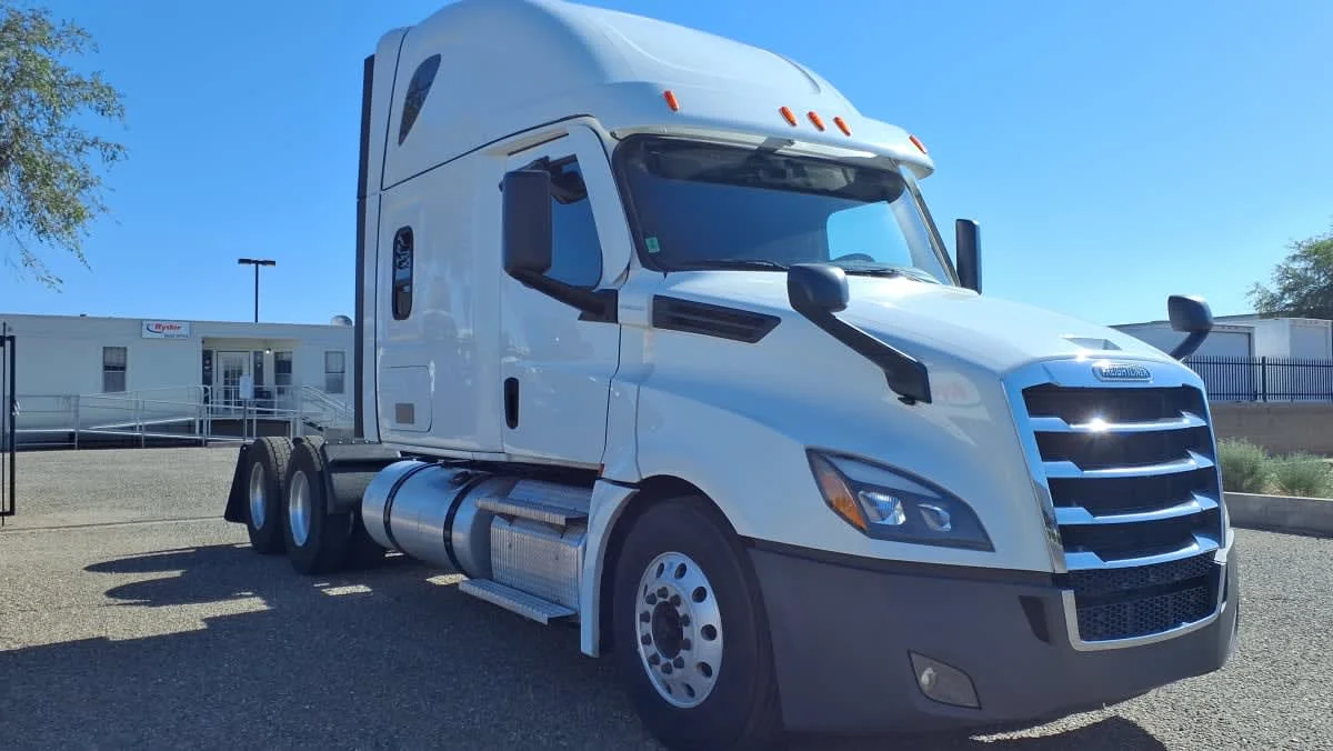 2023 Freightliner Cascadia in Phoenix, AZ — photo 3
