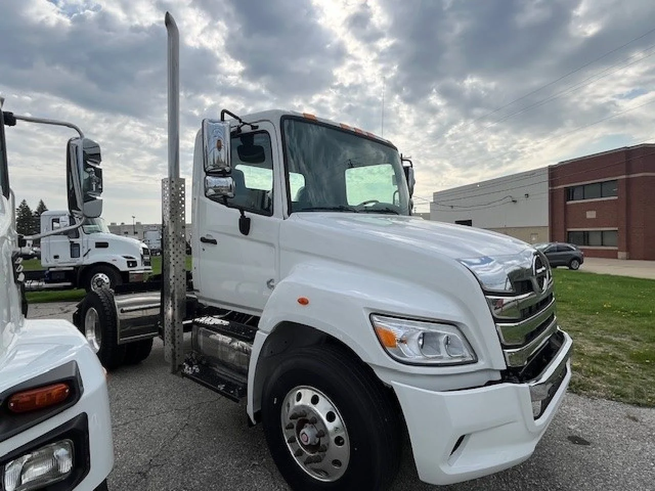2025 Hino in Sterling Heights, MI — photo 2