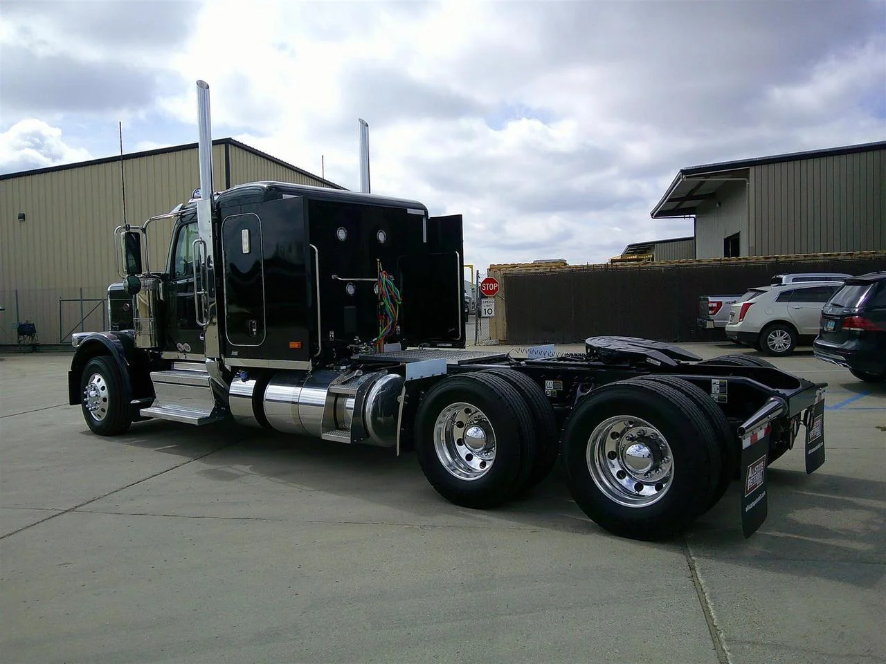 2027 Peterbilt 589 in Fargo, ND — photo 5