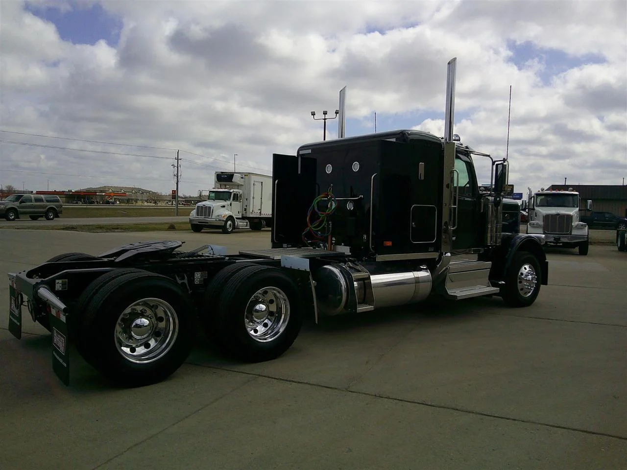 2027 Peterbilt 589 in Fargo, ND — photo 7