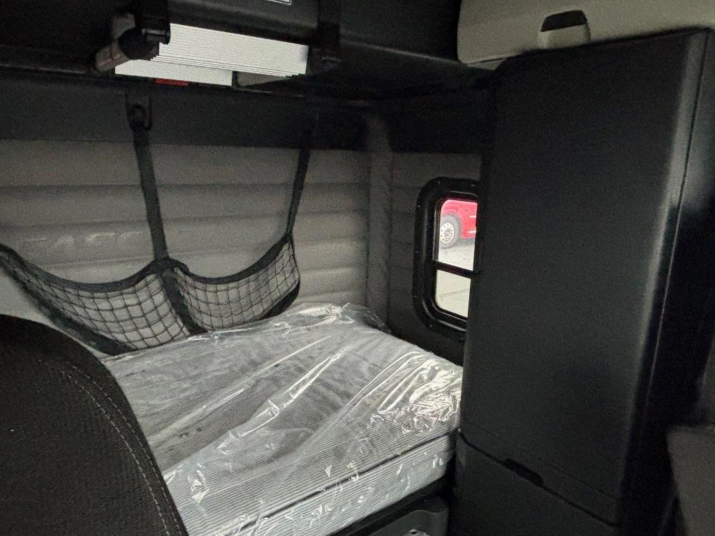 2023 Freightliner Cascadia - image 16