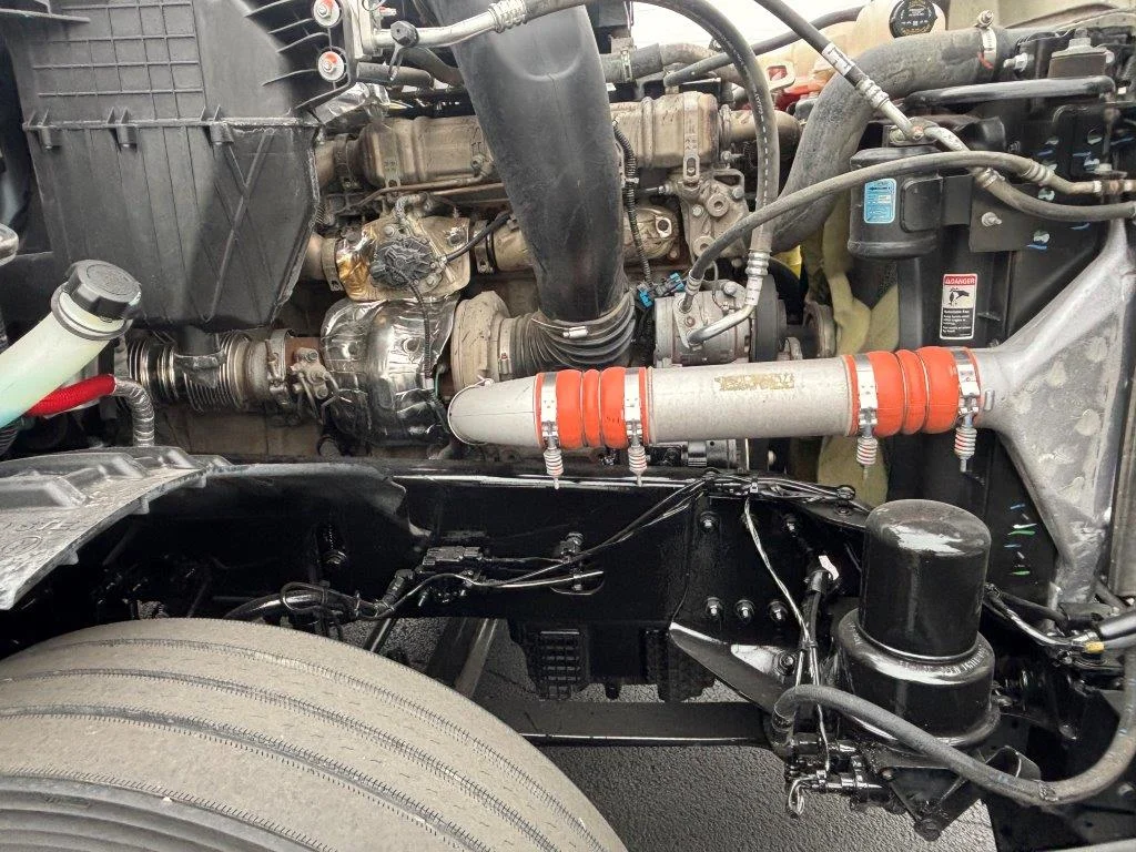 2023 Freightliner Cascadia - image 10