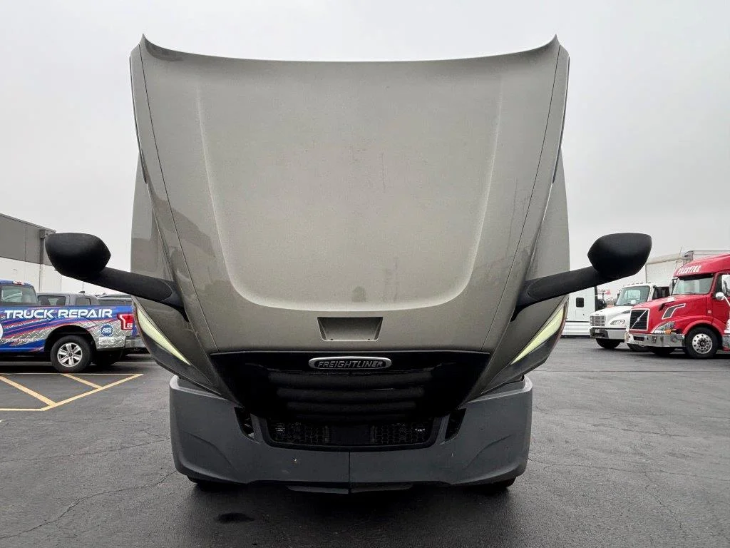 2023 Freightliner Cascadia - image 11