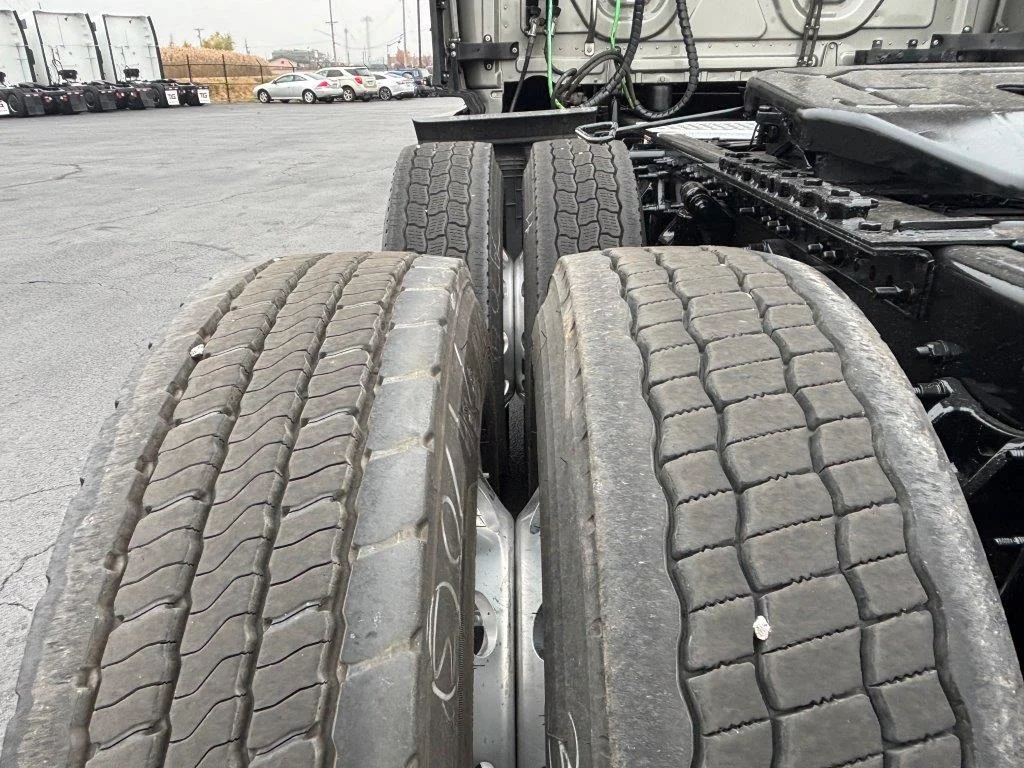 2023 Freightliner Cascadia - image 5