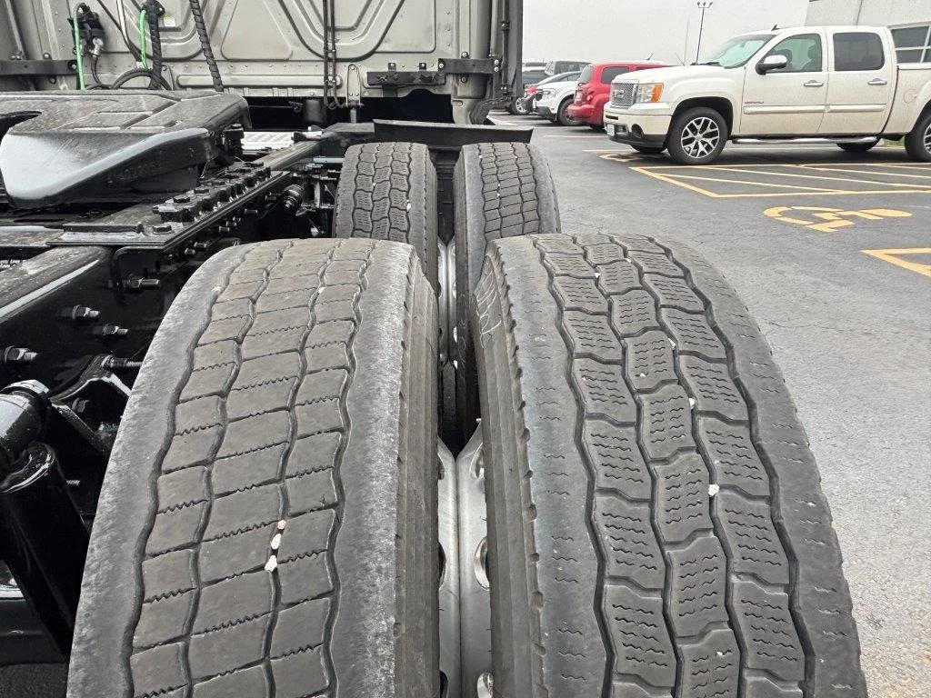 2023 Freightliner Cascadia - image 6