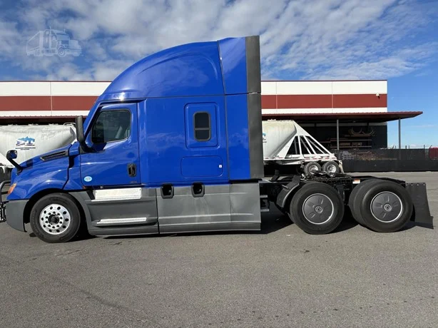 2021 Freightliner Cascadia in Idaho Falls, ID — photo 2
