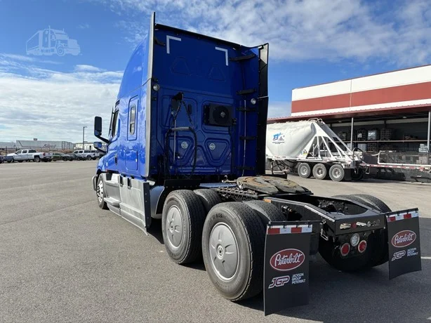 2021 Freightliner Cascadia in Idaho Falls, ID — photo 3