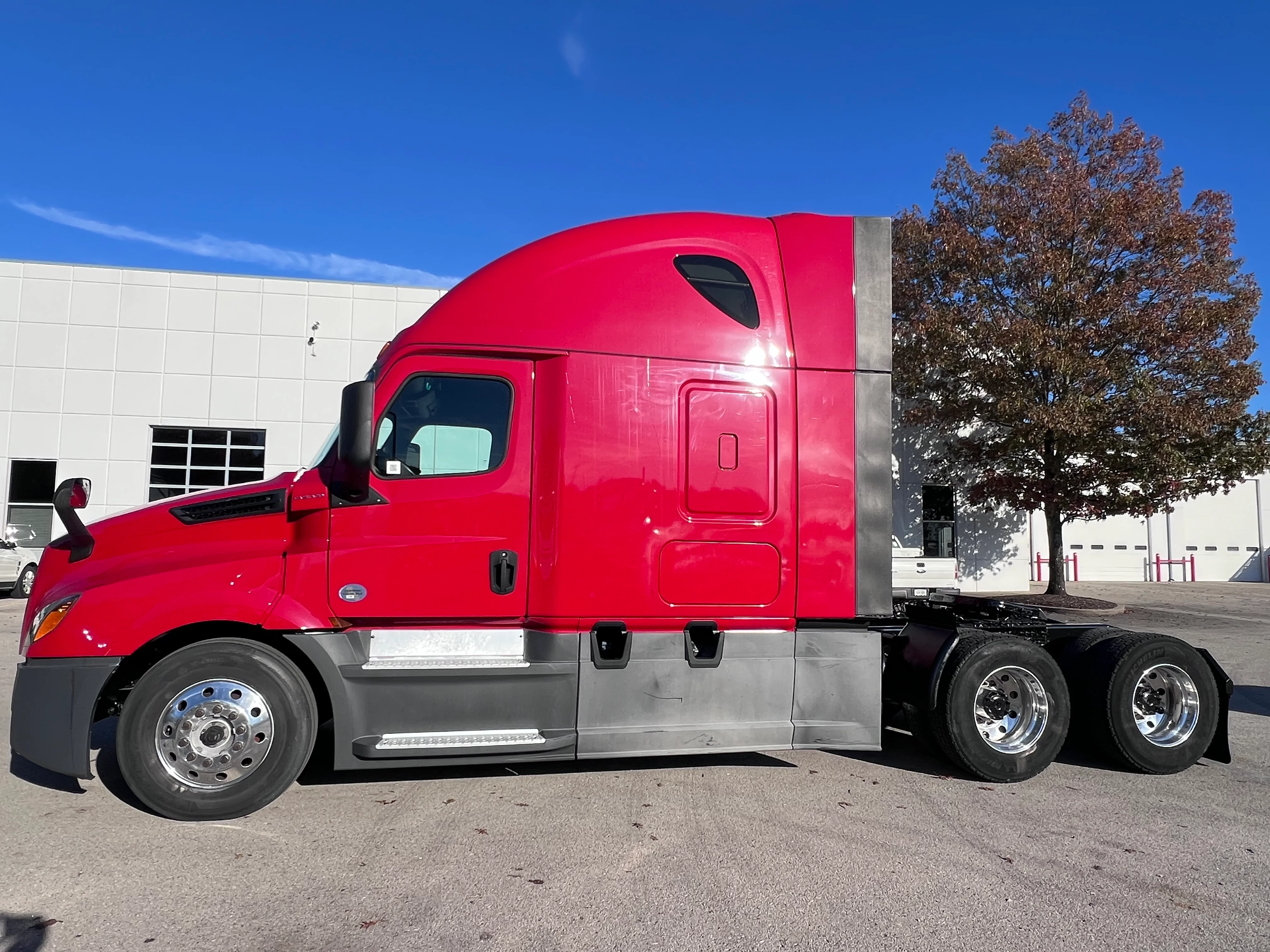 2020 Freightliner Cascadia in Greensboro, NC — photo 2