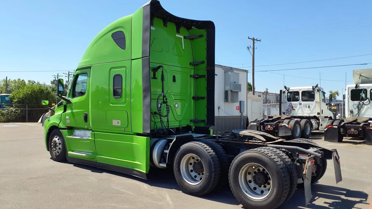 2023 Freightliner Cascadia in Tacoma, WA — photo 6