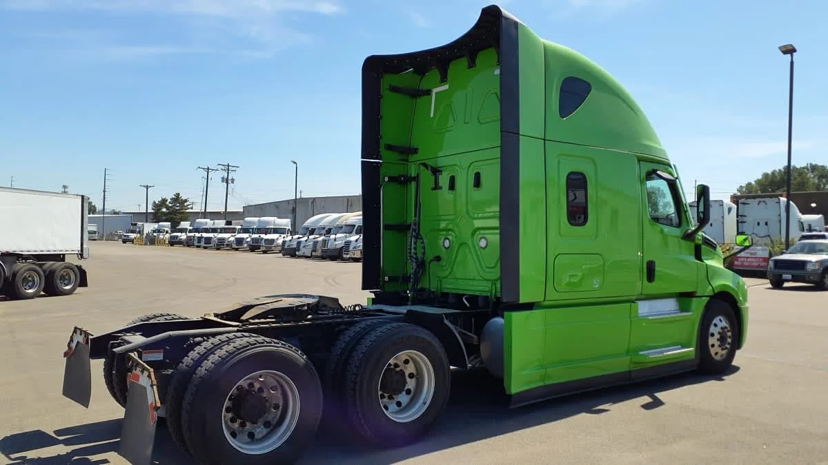 2023 Freightliner Cascadia in Tacoma, WA — photo 4