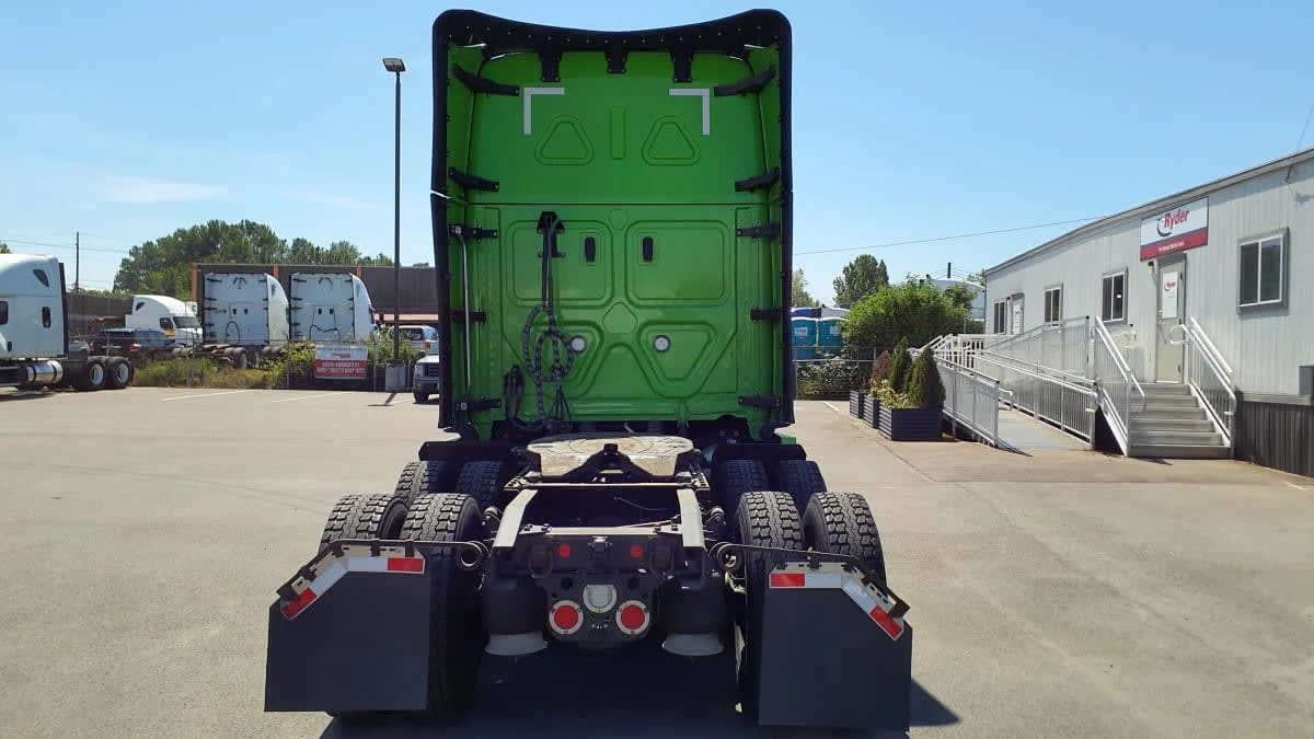 2023 Freightliner Cascadia in Tacoma, WA — photo 5