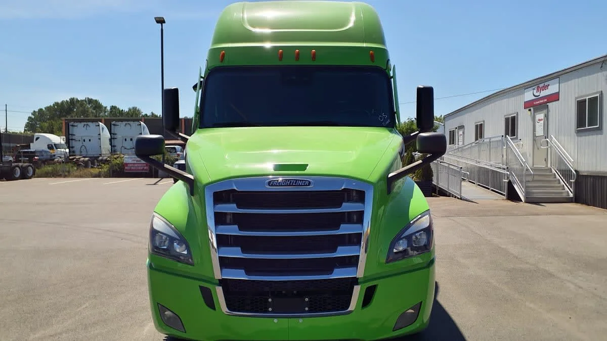 2023 Freightliner Cascadia in Tacoma, WA — photo 2
